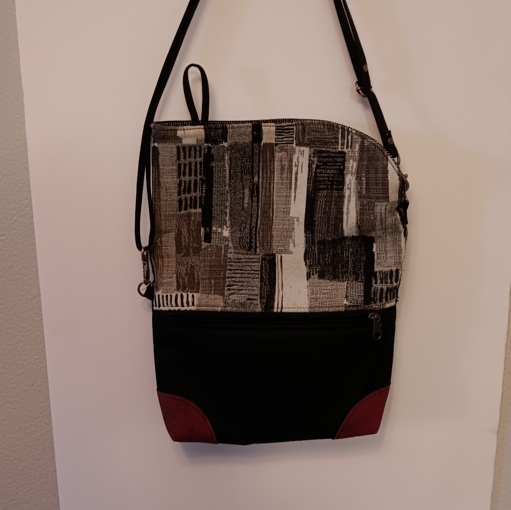 Beautiful black & white crossbody "Annie Bag"